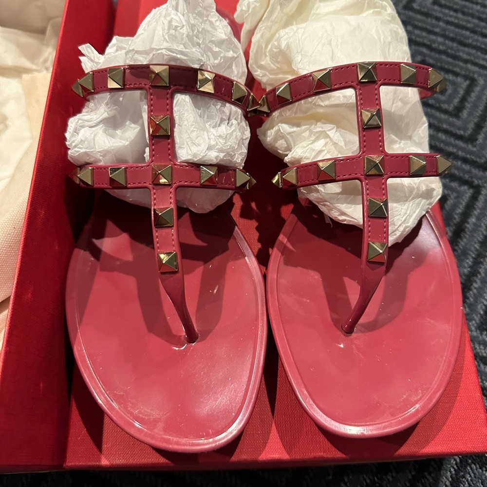 Valentino pink rock stud jelly sandals size 38 euc